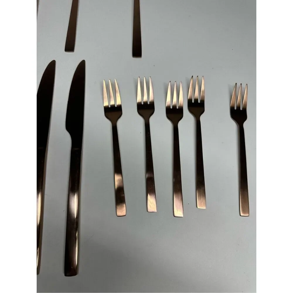 25 pcs Brushed Bronze Flatware Dinner Forks, Knives, Spoons Teaspoons Ds Forks